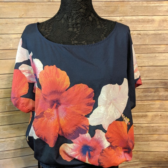 Vince Camuto Tops - Vince Camuto Lightweight Hibiscus Blouse - XL
